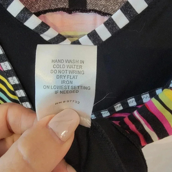 Lior Paris Checkered Mesh, Squares Tunic, Lace Shoulder & Trimmed V-Neck - Picture 4 of 5